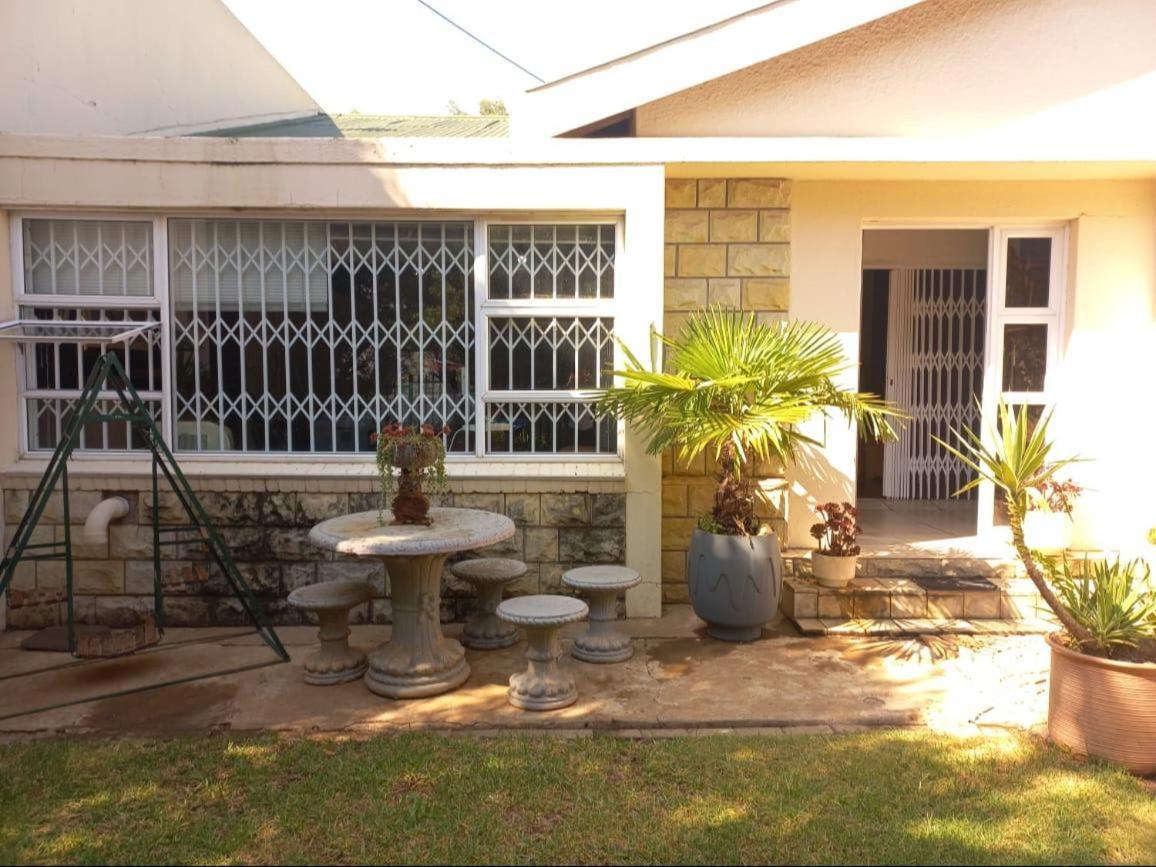 Anri Guesthouse Bloemfontein Buitenkant foto