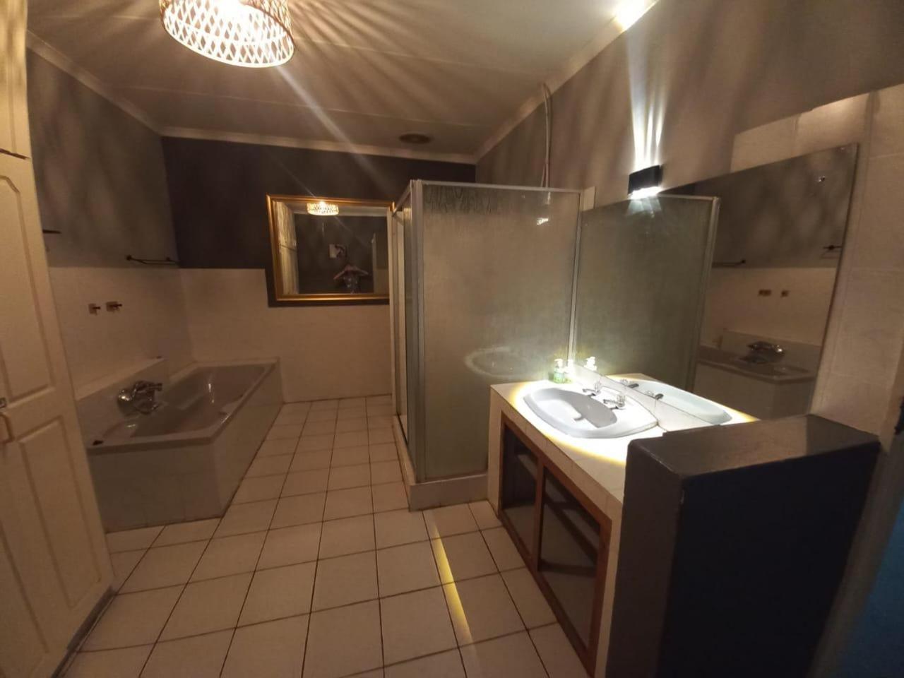 Anri Guesthouse Bloemfontein Buitenkant foto