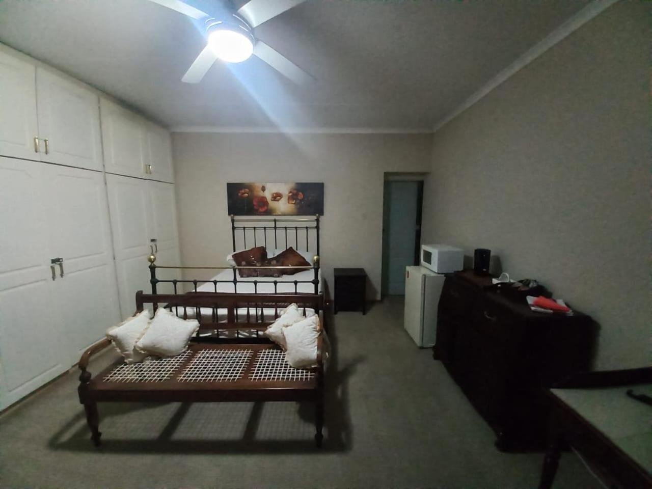 Anri Guesthouse Bloemfontein Buitenkant foto