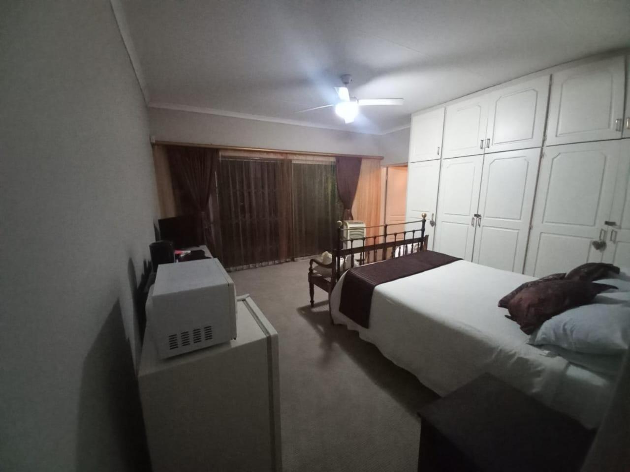 Anri Guesthouse Bloemfontein Buitenkant foto