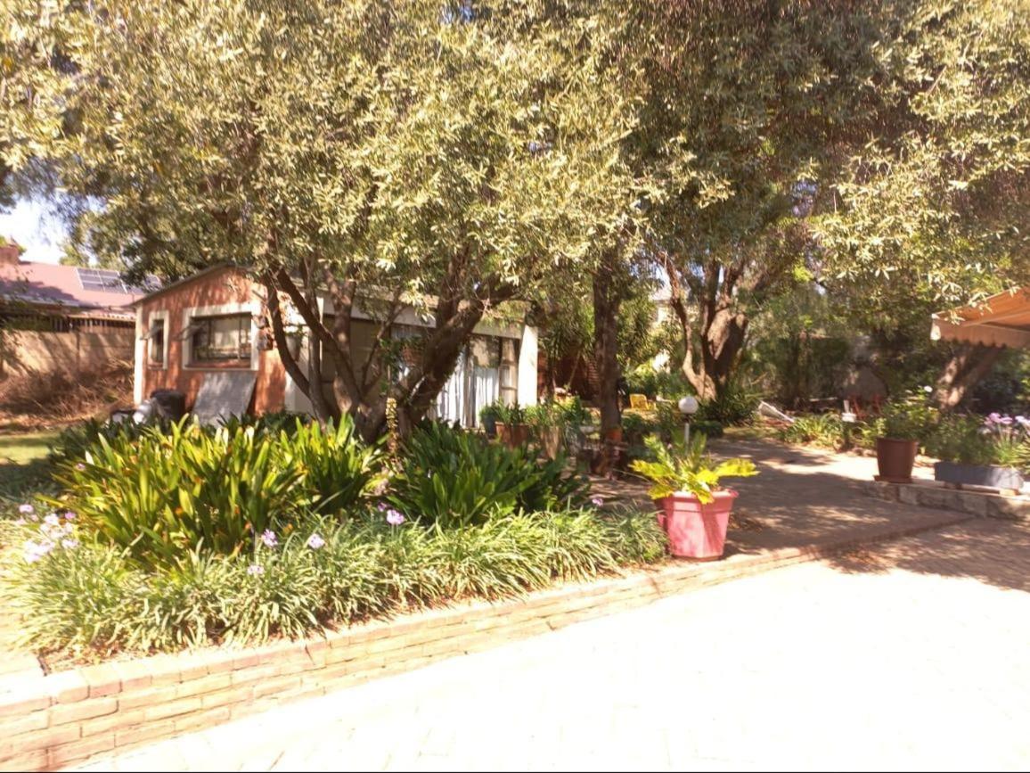 Anri Guesthouse Bloemfontein Buitenkant foto