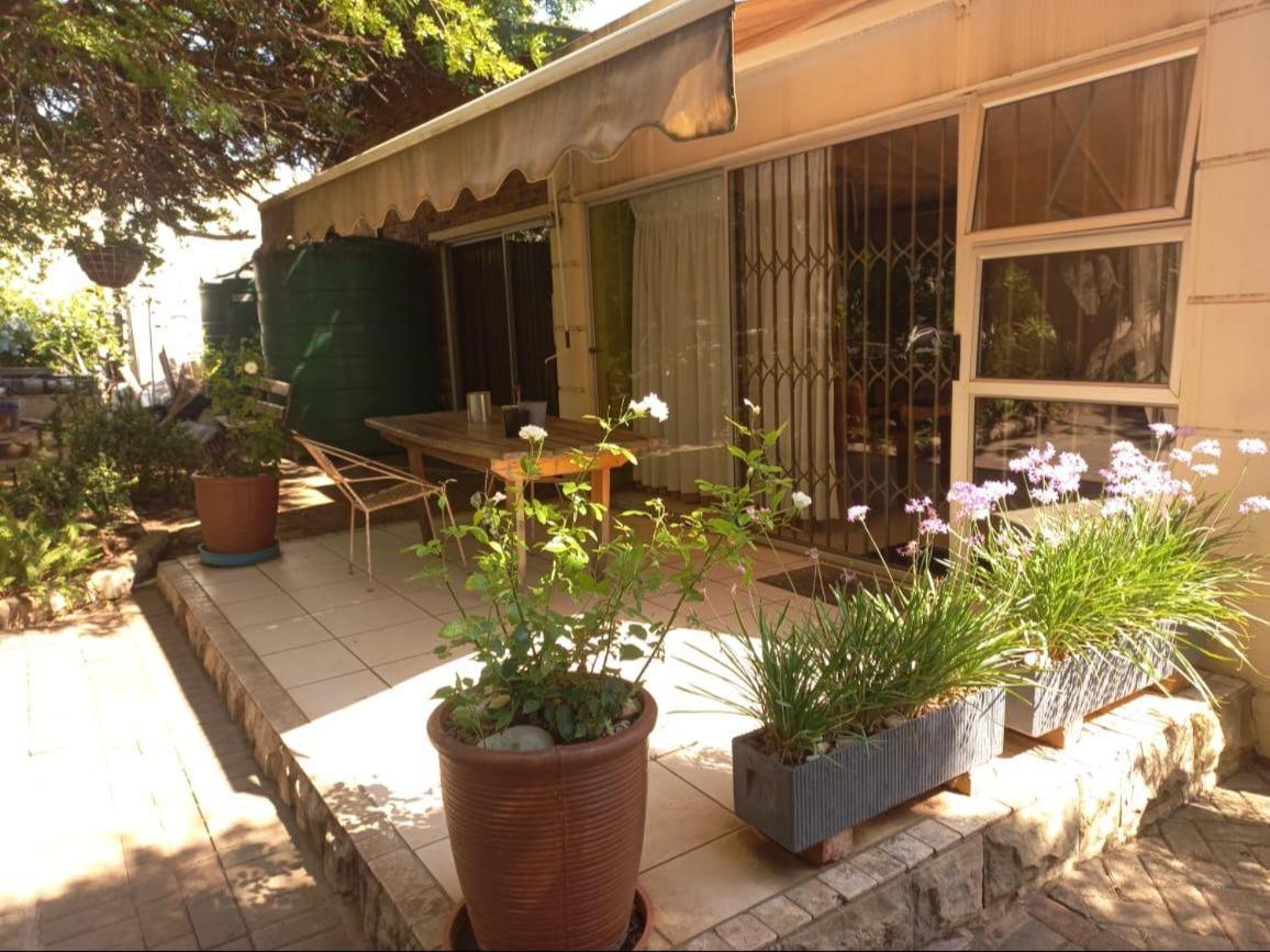 Anri Guesthouse Bloemfontein Buitenkant foto
